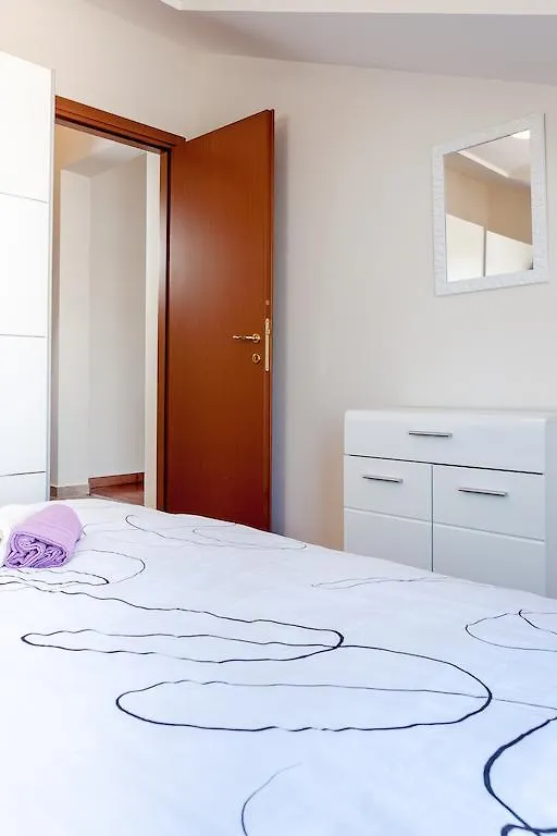 Apartment Toni Τρογκίρ