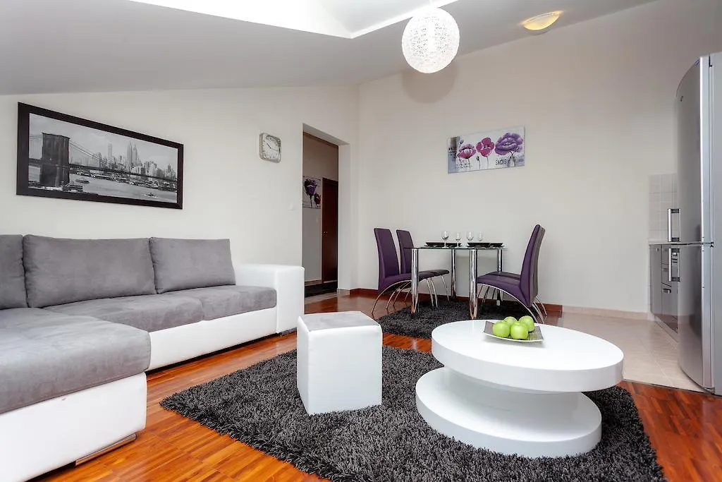 Apartment Toni Τρογκίρ